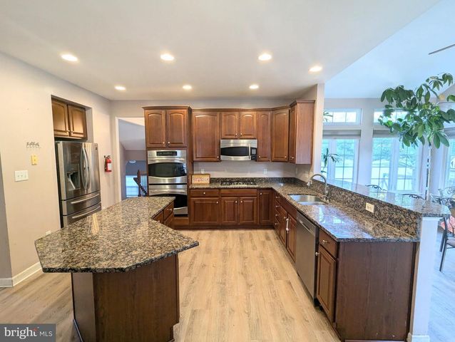 60 LAMP POST DR, Barnegat, NJ 08005