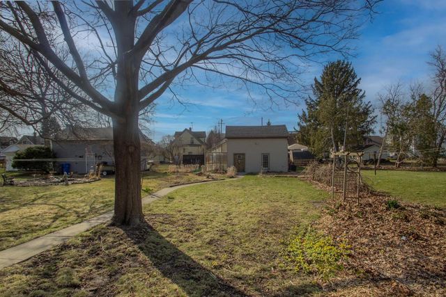 412 S 10th STREET, Watertown, WI 53094