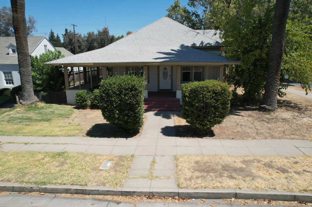 Image 1 of property listing at 125 S I Street, Madera, CA 93637