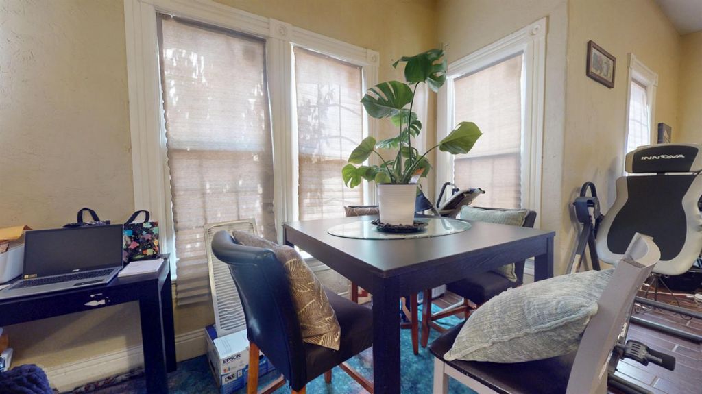 Image 11 of property listing at 125 S I Street, Madera, CA 93637