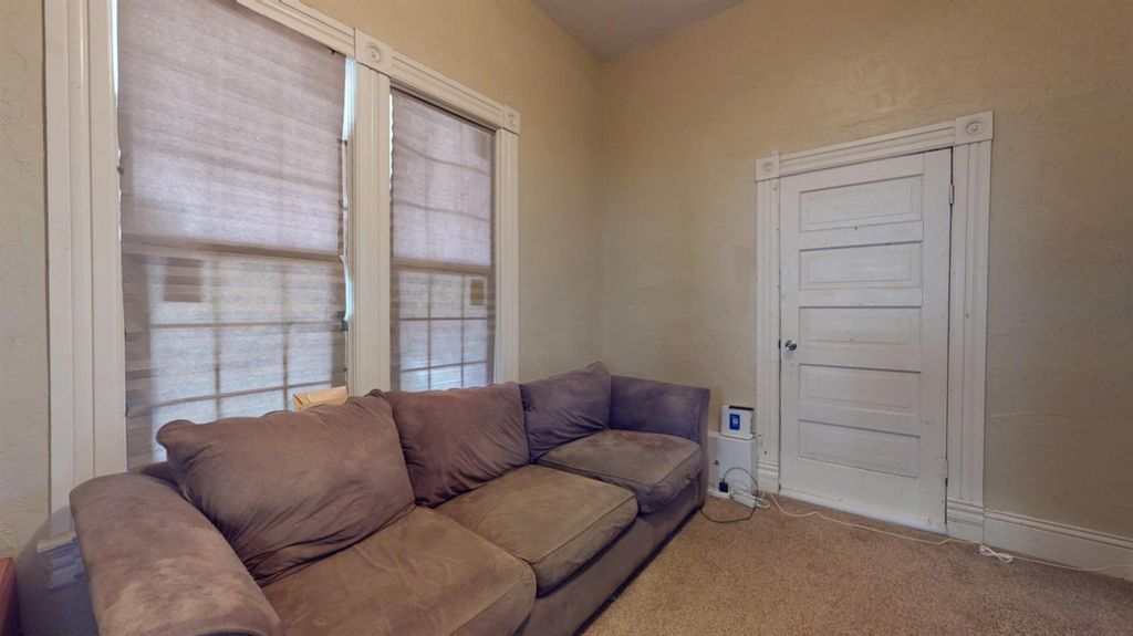 Image 12 of property listing at 125 S I Street, Madera, CA 93637