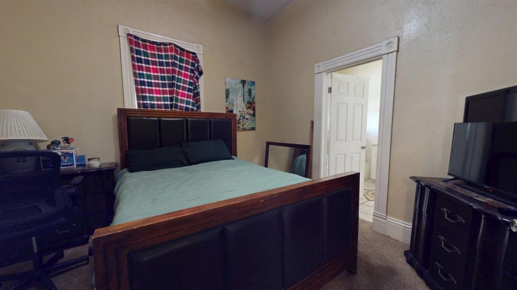 Image 13 of property listing at 125 S I Street, Madera, CA 93637