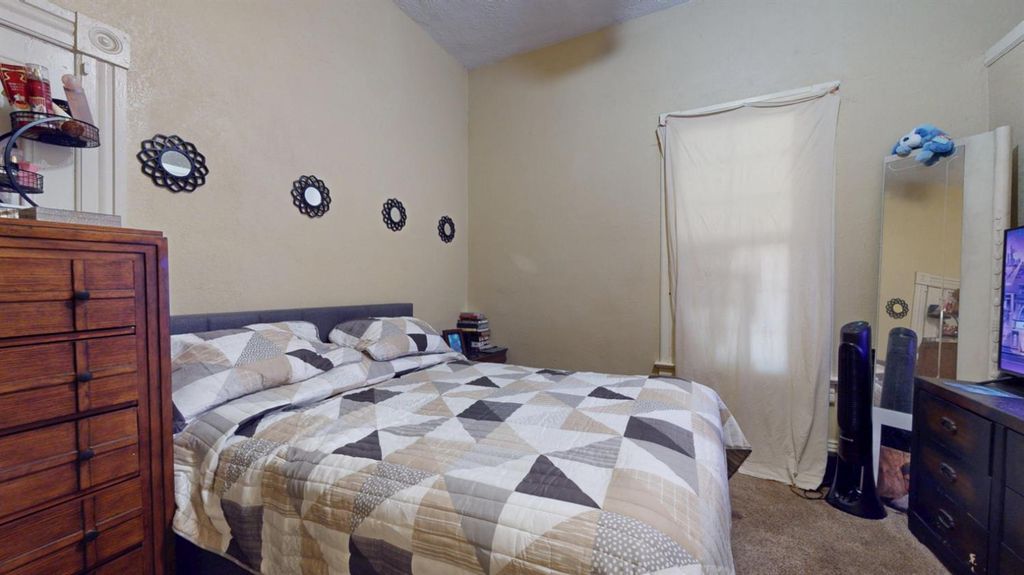 Image 14 of property listing at 125 S I Street, Madera, CA 93637