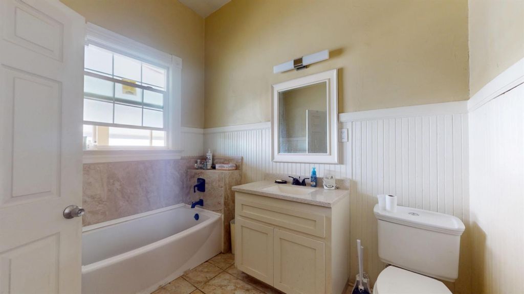 Image 16 of property listing at 125 S I Street, Madera, CA 93637