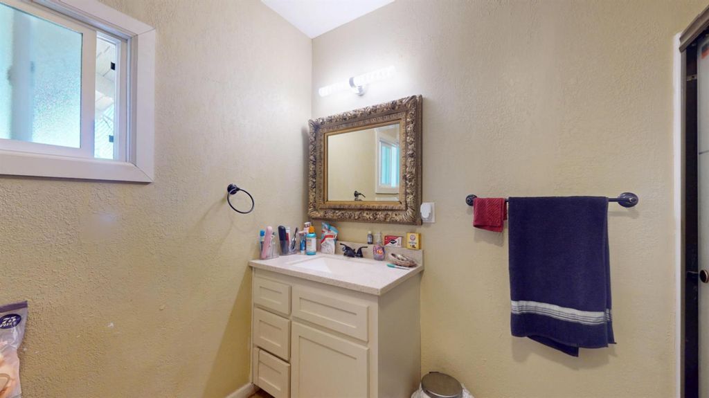 Image 17 of property listing at 125 S I Street, Madera, CA 93637