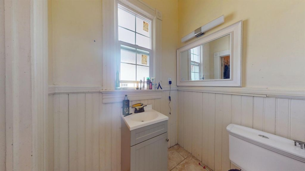 Image 18 of property listing at 125 S I Street, Madera, CA 93637