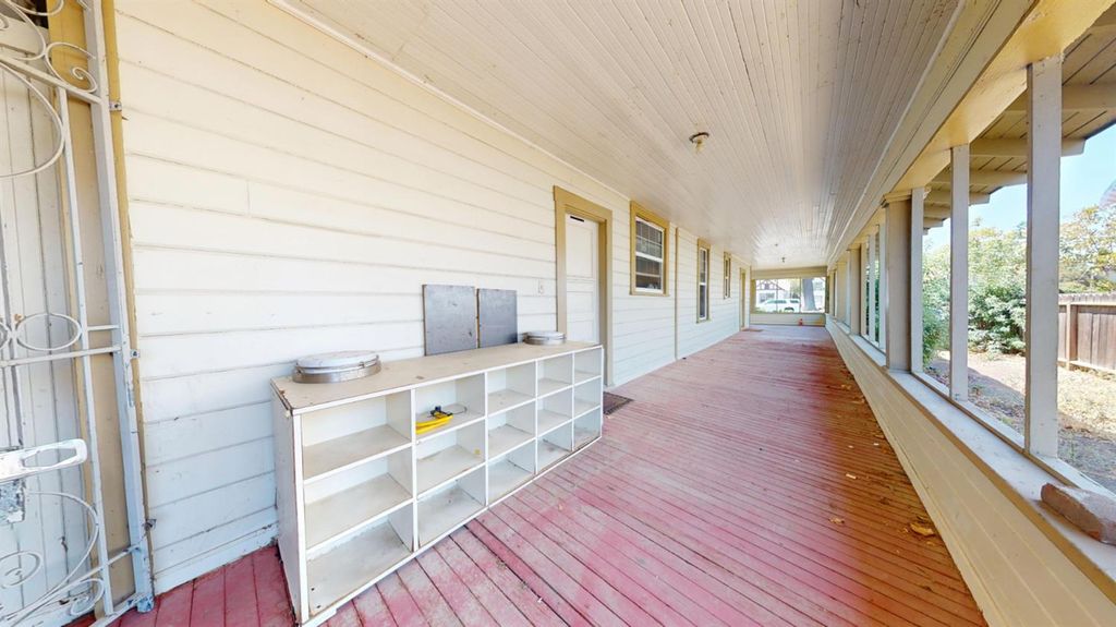Image 19 of property listing at 125 S I Street, Madera, CA 93637