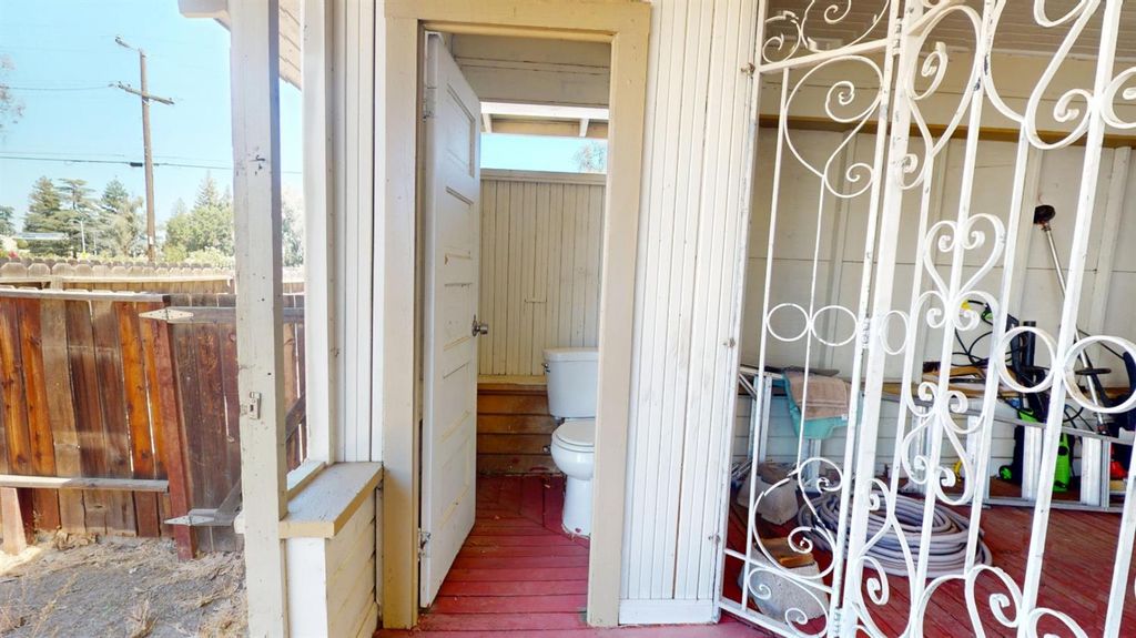 Image 20 of property listing at 125 S I Street, Madera, CA 93637
