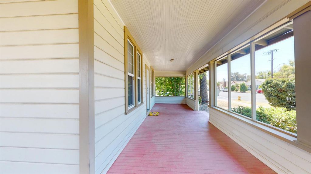 Image 21 of property listing at 125 S I Street, Madera, CA 93637