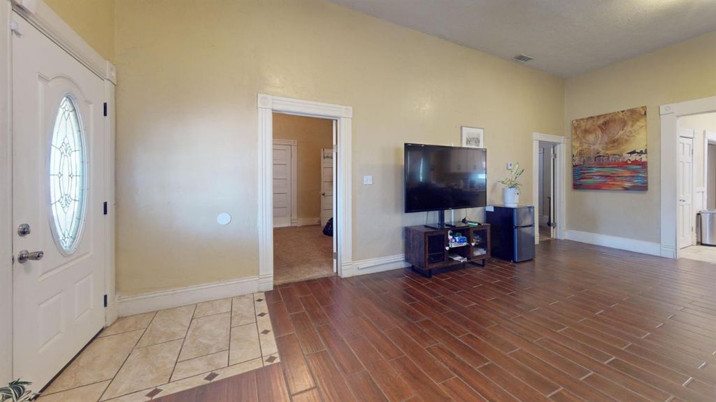 Image 4 of property listing at 125 S I Street, Madera, CA 93637