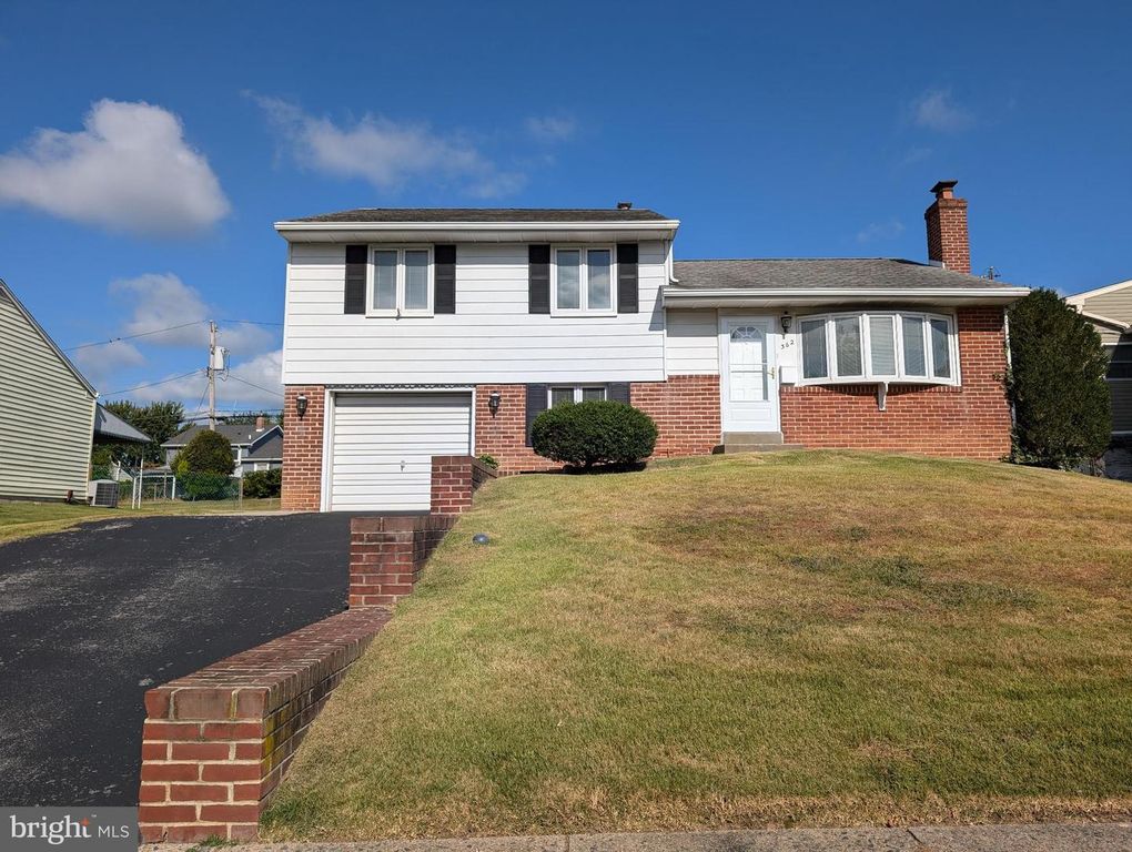 362 SWANAGE DR, Broomall, PA 19008