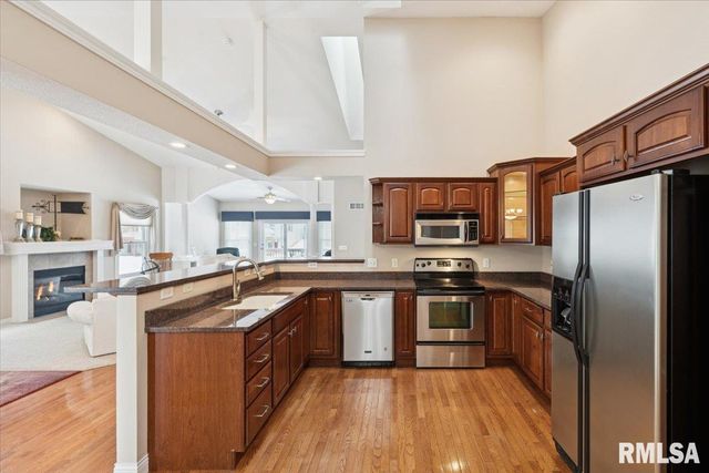 707 Wells Fargo Trail, Le Claire, IA 52753