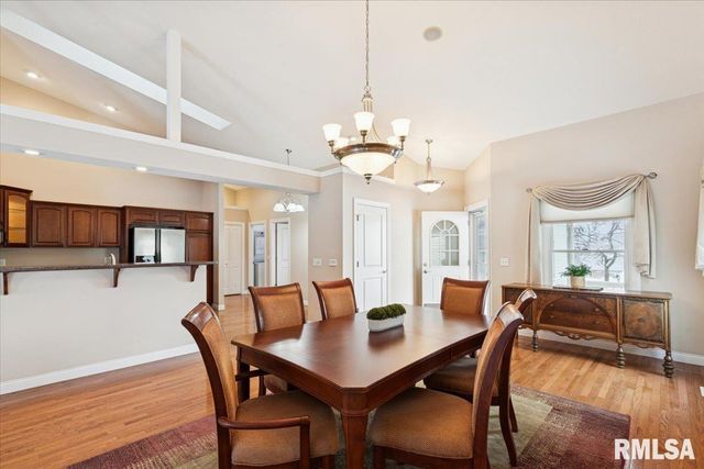 707 Wells Fargo Trail, Le Claire, IA 52753