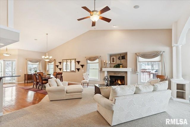 707 Wells Fargo Trail, Le Claire, IA 52753