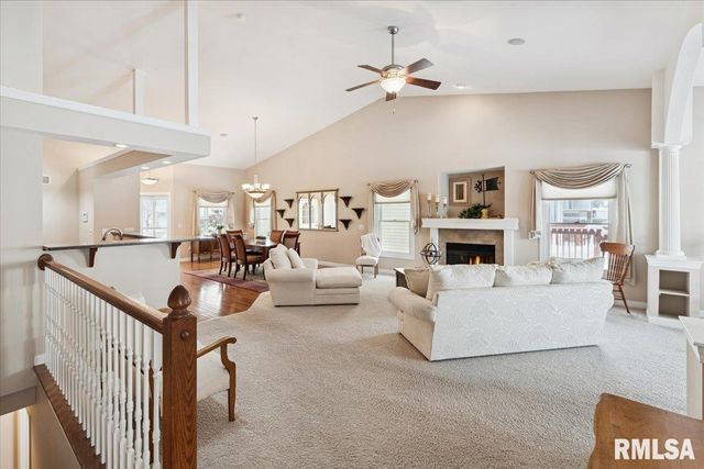 707 Wells Fargo Trail, Le Claire, IA 52753