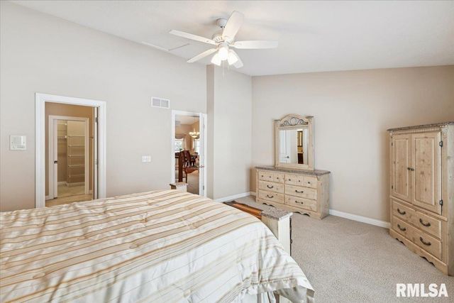 707 Wells Fargo Trail, Le Claire, IA 52753