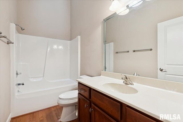 707 Wells Fargo Trail, Le Claire, IA 52753