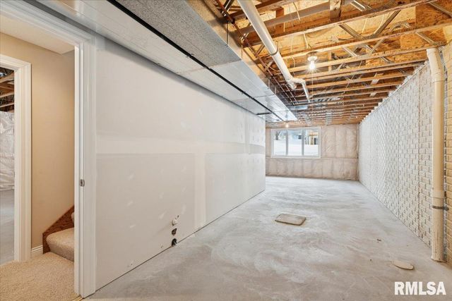 707 Wells Fargo Trail, Le Claire, IA 52753