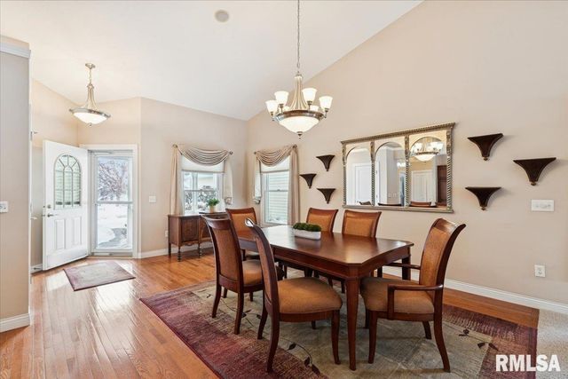 707 Wells Fargo Trail, Le Claire, IA 52753