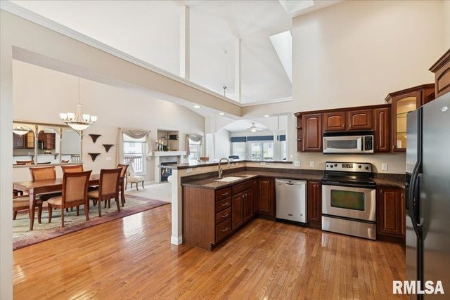 707 Wells Fargo Trail, Le Claire, IA 52753