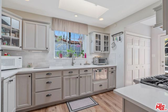 11316 Sunshine Terrace, Studio City, CA 91604