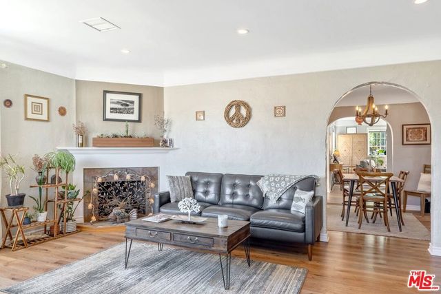 11316 Sunshine Terrace, Studio City, CA 91604