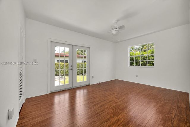 6065 N Waterway Dr, Miami, FL 33155