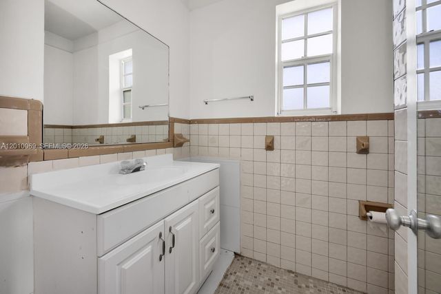 6065 N Waterway Dr, Miami, FL 33155