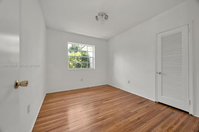 6065 N Waterway Dr, Miami, FL 33155