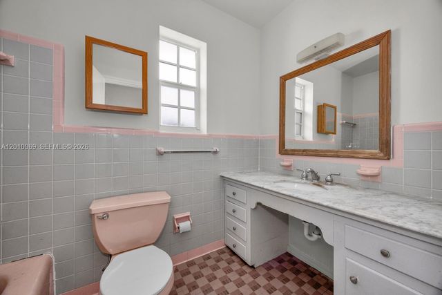 6065 N Waterway Dr, Miami, FL 33155