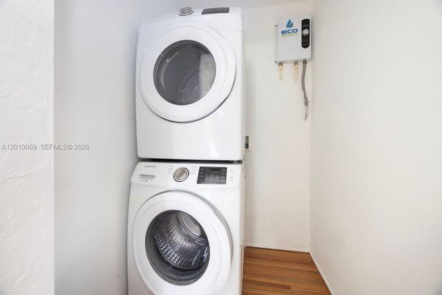 6065 N Waterway Dr, Miami, FL 33155