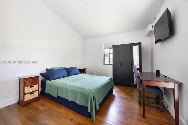 6065 N Waterway Dr, Miami, FL 33155