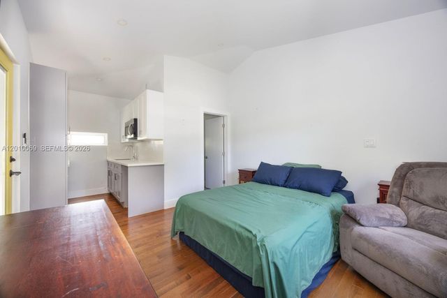 6065 N Waterway Dr, Miami, FL 33155