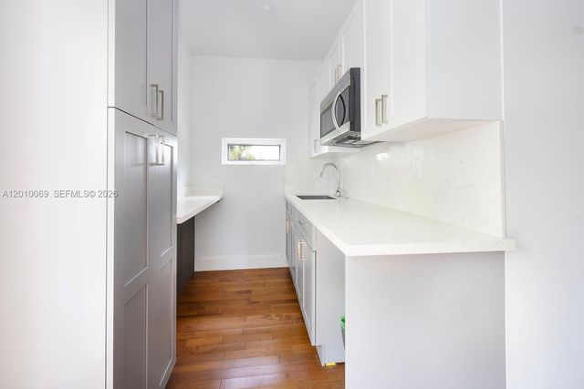 6065 N Waterway Dr, Miami, FL 33155