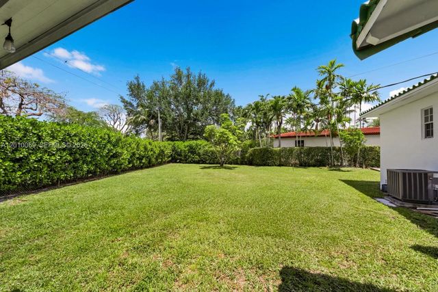 6065 N Waterway Dr, Miami, FL 33155