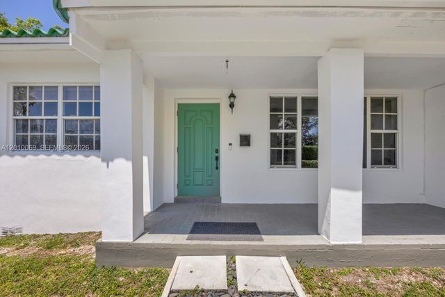 6065 N Waterway Dr, Miami, FL 33155