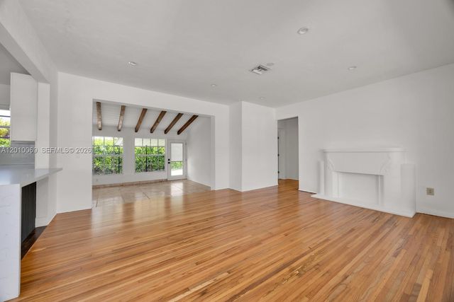 6065 N Waterway Dr, Miami, FL 33155