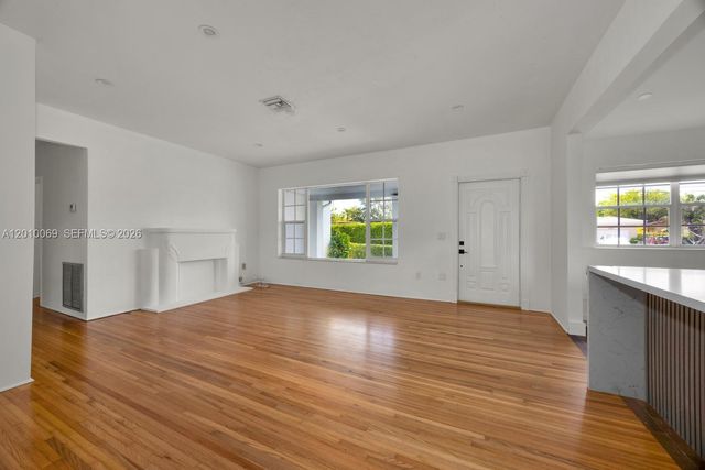 6065 N Waterway Dr, Miami, FL 33155