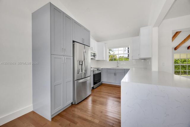 6065 N Waterway Dr, Miami, FL 33155