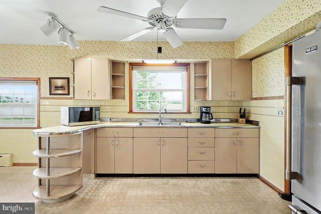 5 EDEN RD, Luray, VA 22835