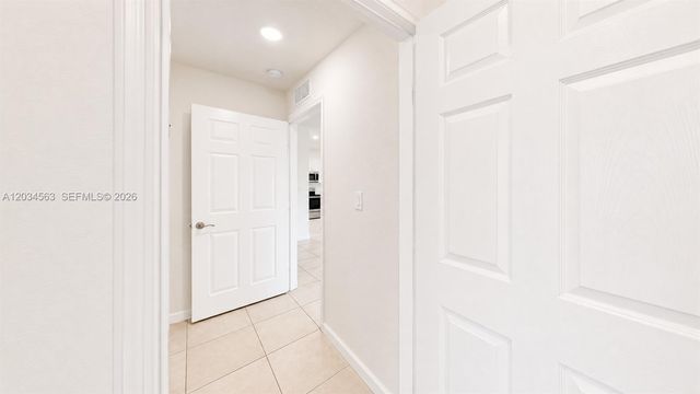 2434 NE 1st St 2434, Homestead, FL 33033