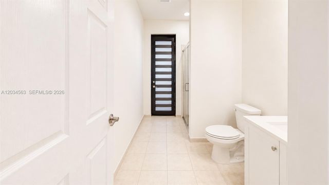 2434 NE 1st St 2434, Homestead, FL 33033