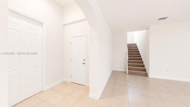 2434 NE 1st St 2434, Homestead, FL 33033