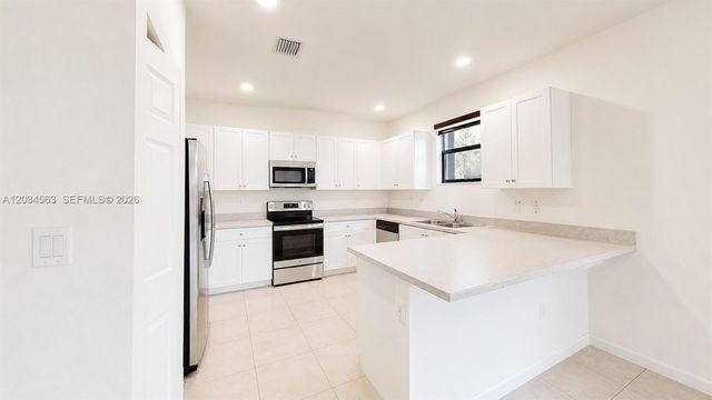 2434 NE 1st St 2434, Homestead, FL 33033