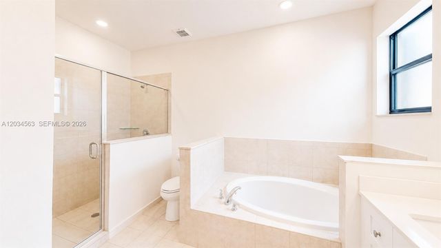 2434 NE 1st St 2434, Homestead, FL 33033