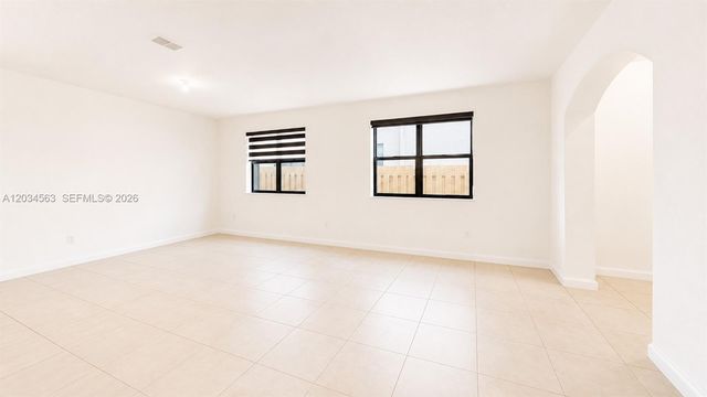 2434 NE 1st St 2434, Homestead, FL 33033