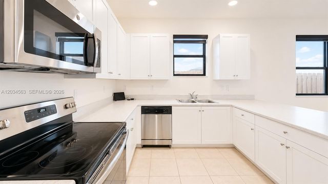 2434 NE 1st St 2434, Homestead, FL 33033