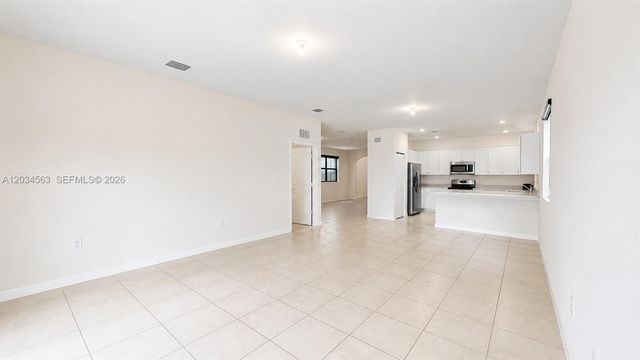 2434 NE 1st St 2434, Homestead, FL 33033