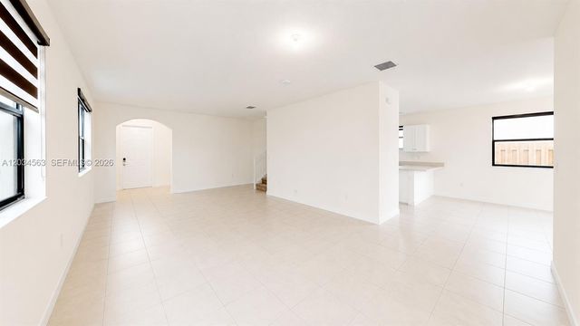 2434 NE 1st St 2434, Homestead, FL 33033