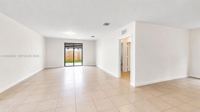 2434 NE 1st St 2434, Homestead, FL 33033